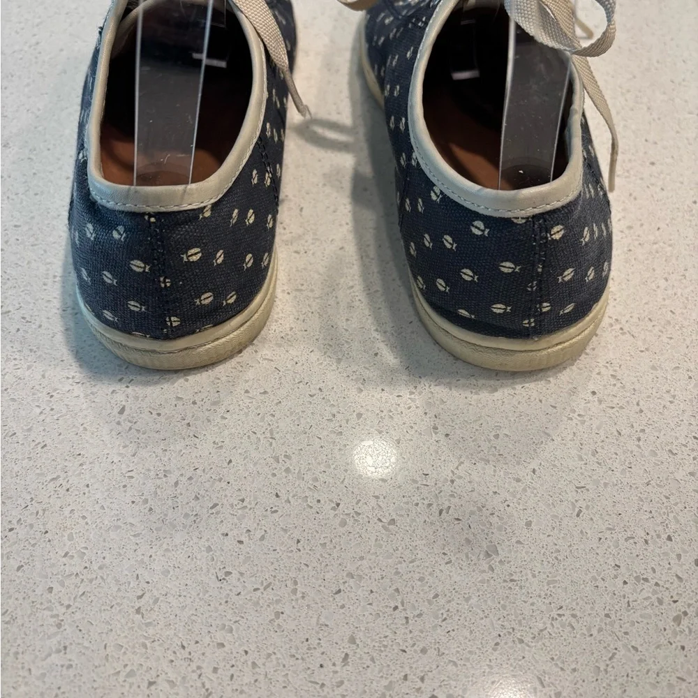 Fossil Navy Canvas Sneakers with Beige Accents, Size 8